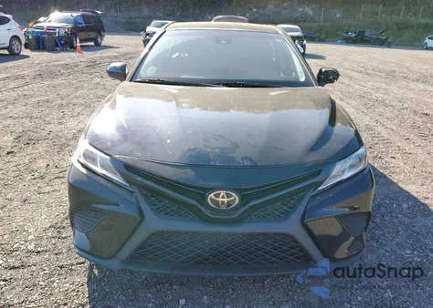 2018 Toyota Camry L из США, поврежденный, VIN 4T1B11HK4JU569506